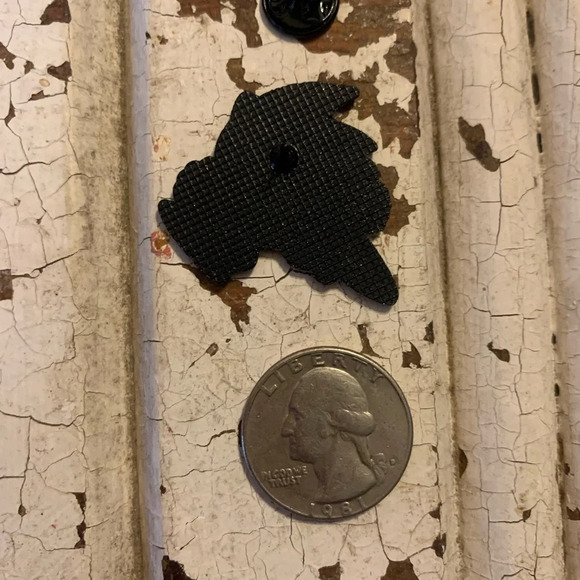 Brand new Sonic the Hedgehog inspired enamel pin - Picture 3 of 3